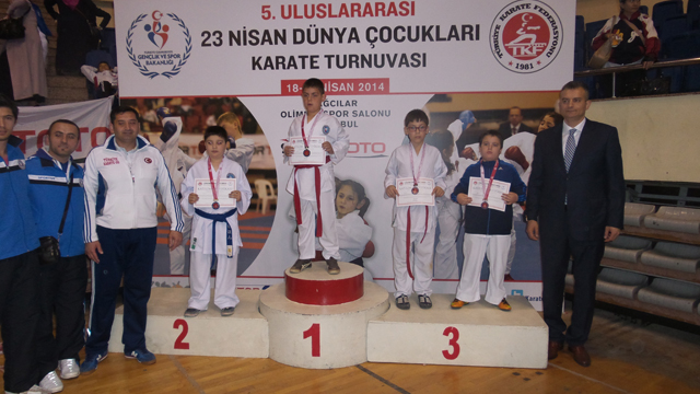 23 Nisan Dünya Çocukları Karate Turnuvası'nda Başarı 23 Nisan Dünya Çocukları Karate Turnuvası'nda Başarı